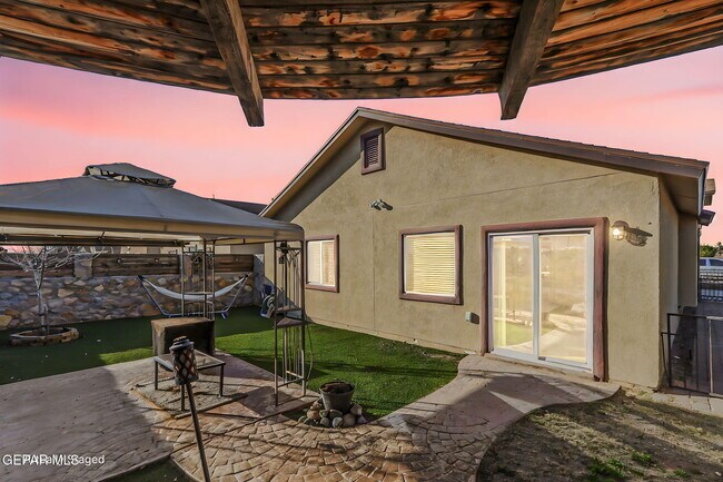 Building Photo - 12776 Tre Maximiliano Ave