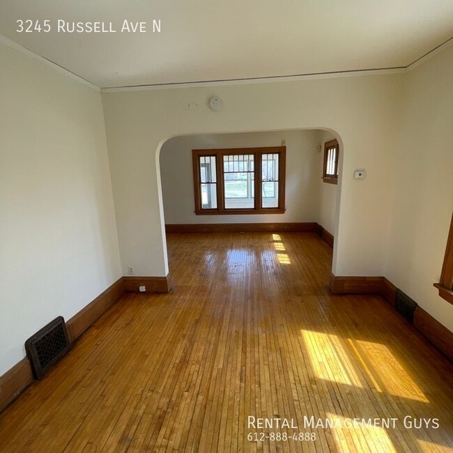 Building Photo - Charming 2 Bed/1 Bath + Den for Rent!