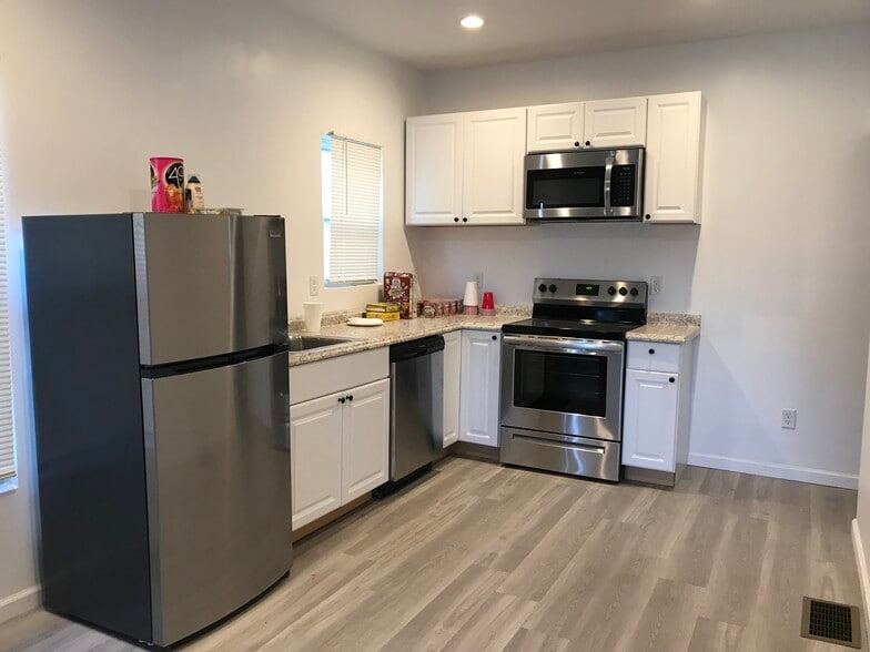 Building Photo - 2007 Broadway St