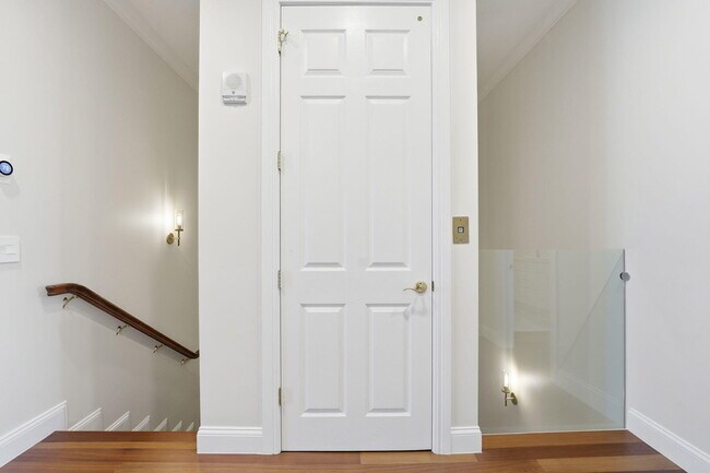 Building Photo - 921 Osceola Dr