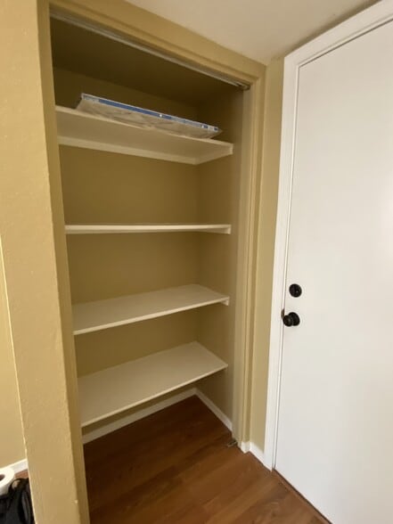 Building Photo - 5061 W Chicago Cir S