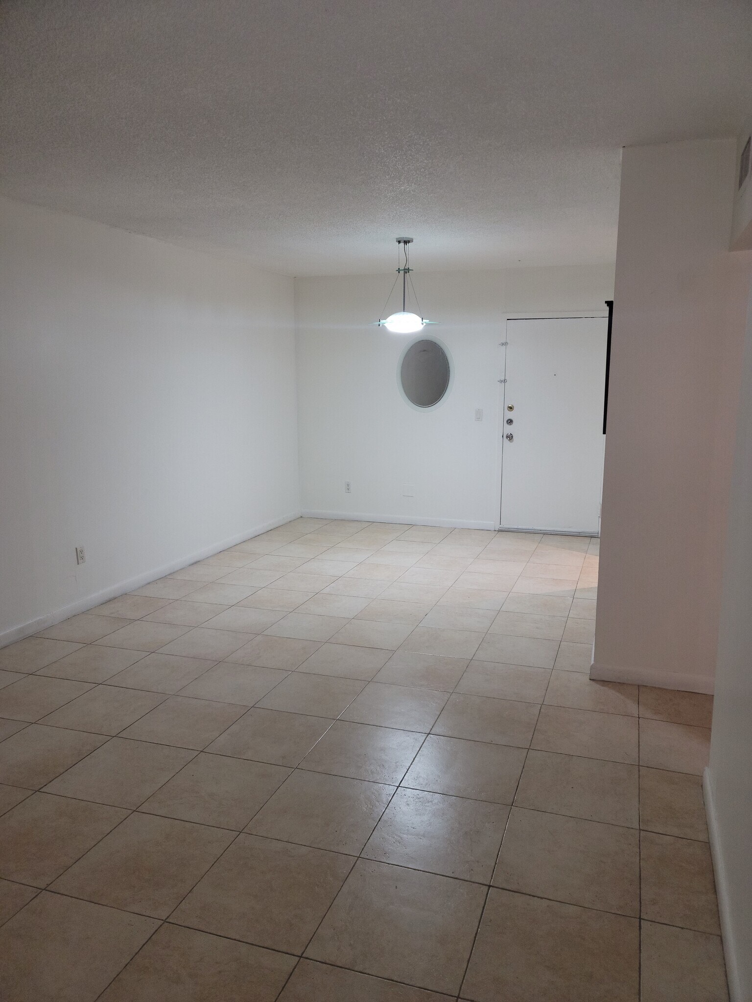 Building Photo - 13455 NE 10th Ave