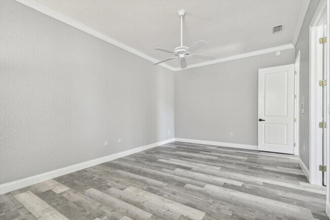 Building Photo - 6644 Country Club Rd