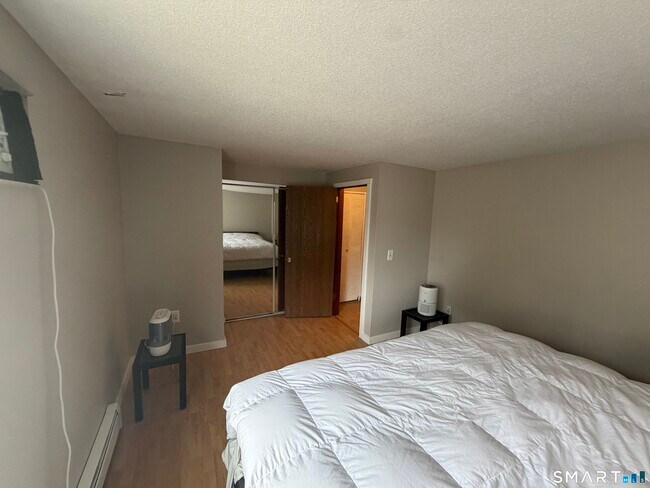 Building Photo - 60 Old Town Rd