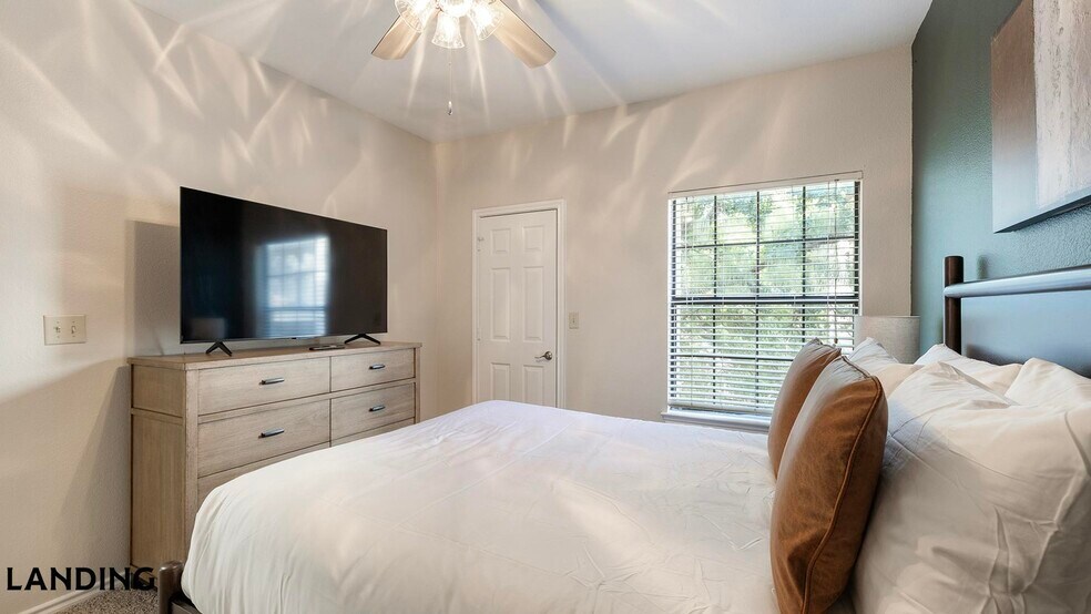 Building Photo - 165 Forestbrook Dr