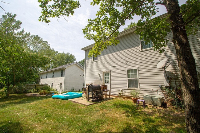 Building Photo - 5567 Pinehurst Ln