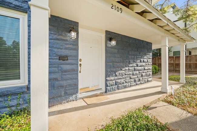 Building Photo - 2109 Sheridan St