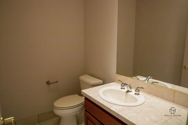 Building Photo - 20375 NE Lakeside Dr
