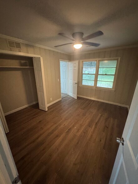 Building Photo - 3034 Grenada Dr