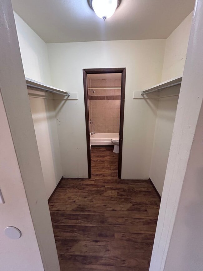 Building Photo - Dartmouth125 (KC-AM)