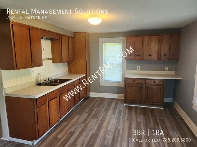 Building Photo - 7821 SE Ratner Rd