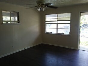 Building Photo - Zillow