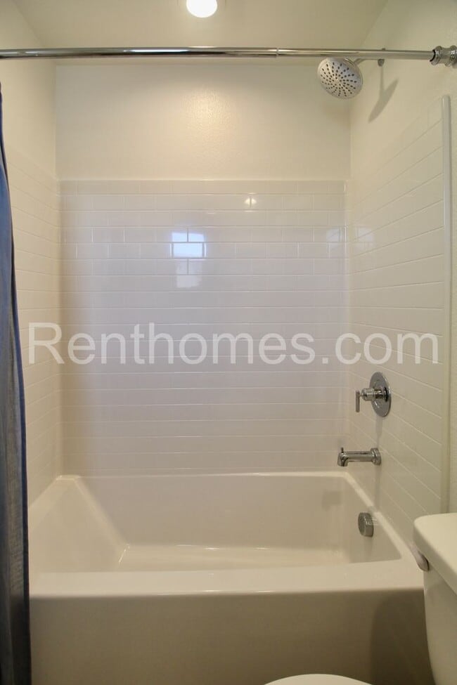 Building Photo - 1716 Discovery Falls Dr