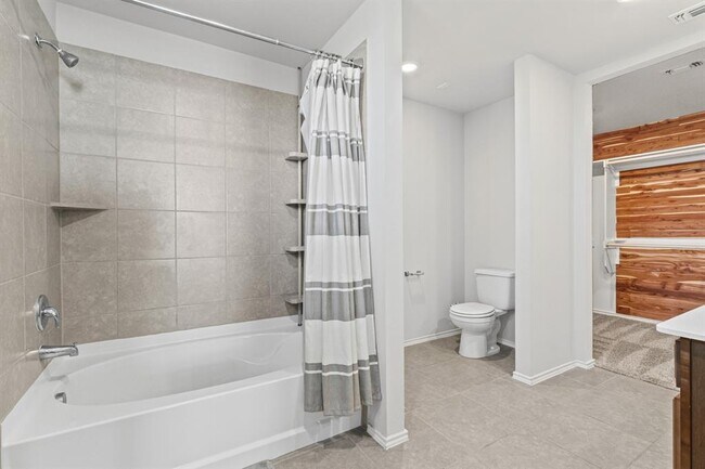 Building Photo - 7116 Silver Star Ln