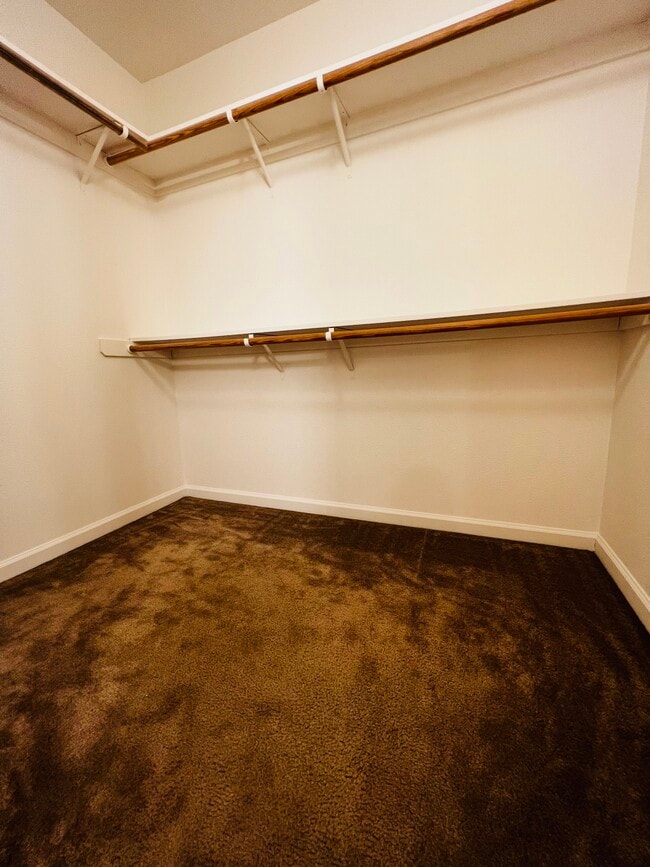 Building Photo - 1830 W Berkshire Ln