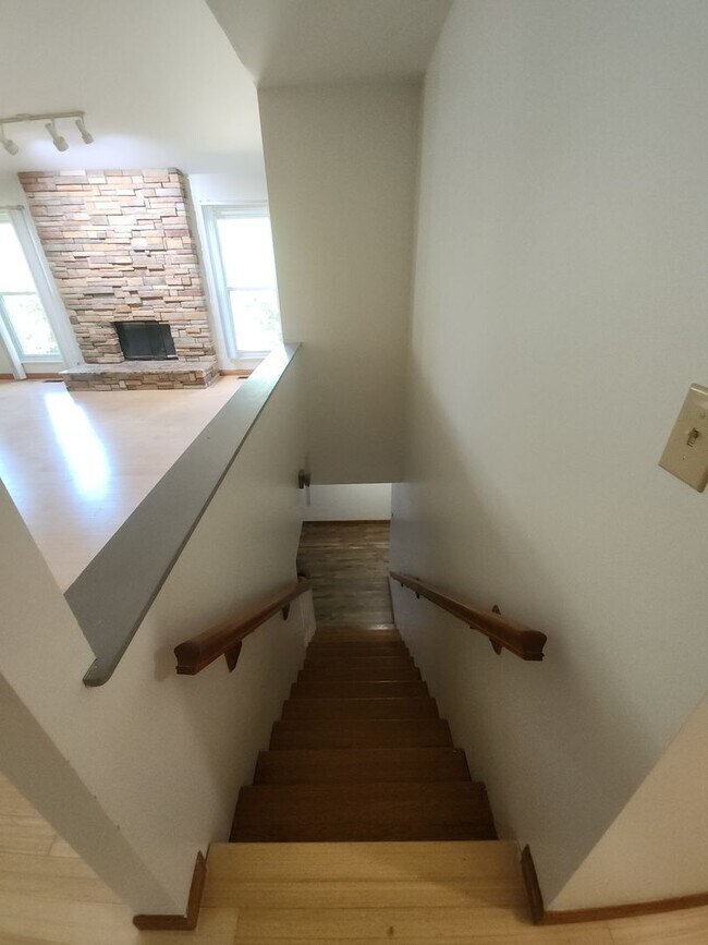 Building Photo - Spacious Home in Ladue Schools