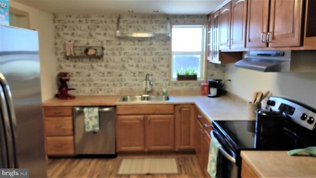 Building Photo - 433 Highland Ave