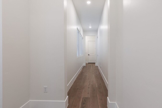 Building Photo - Washington Fields 4 bed | 3 1/2 bath | 3 c...
