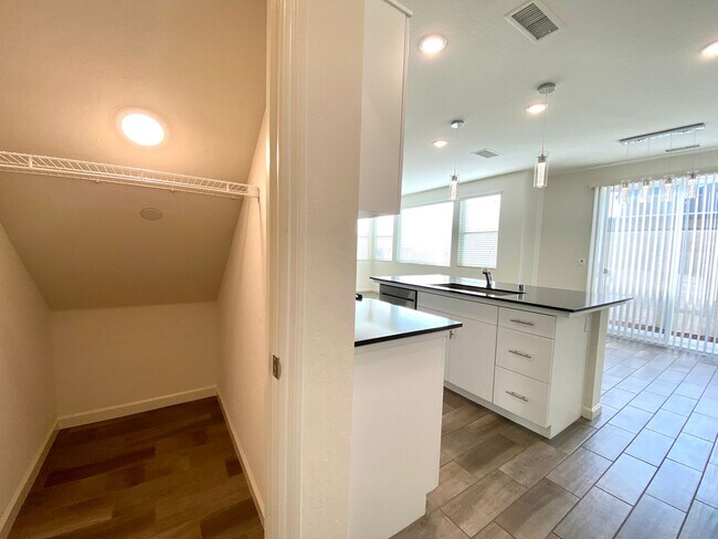Building Photo - $2,195, 3 Bedroom In Gated Community with ...