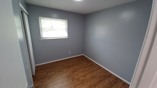 Building Photo - 847 Weedel Dr