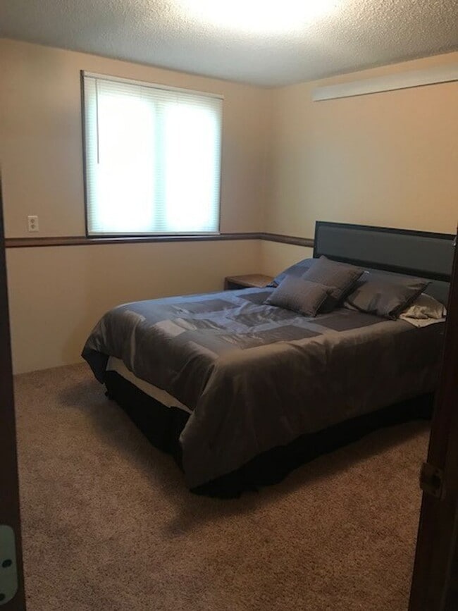 Building Photo - 2 Bedrooms, 1.5 Bathrooms Duplex Home in Brainerd, MN w/access to Gull & Round Lakes