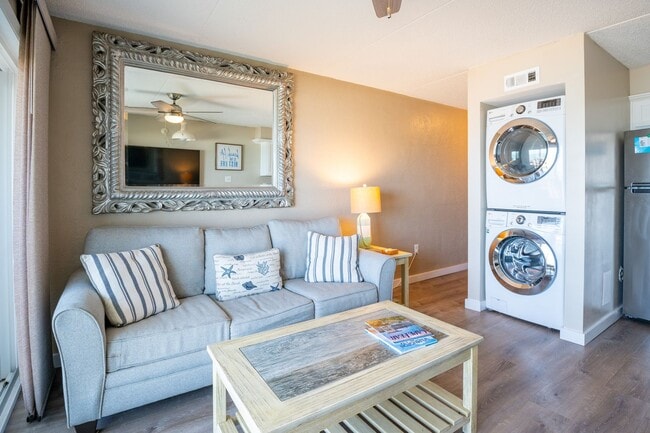 Building Photo - PERFECT "WORK FROM HOME" OFF-SEASON LOCATION