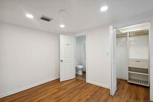 Building Photo - 20031 Oakdale Ave