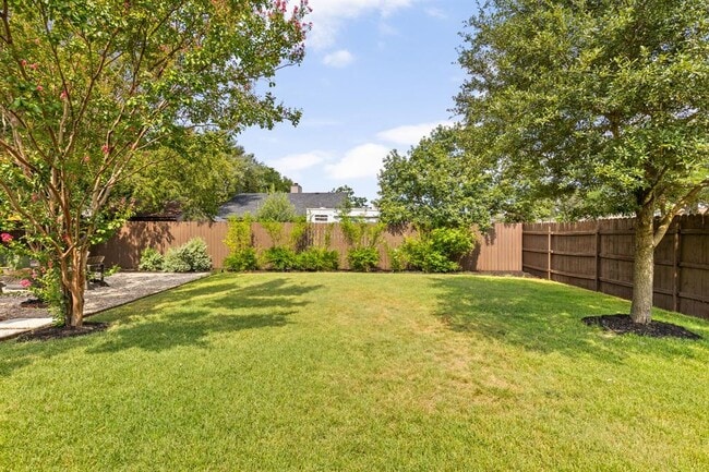 Building Photo - 8000 Treehouse Ln