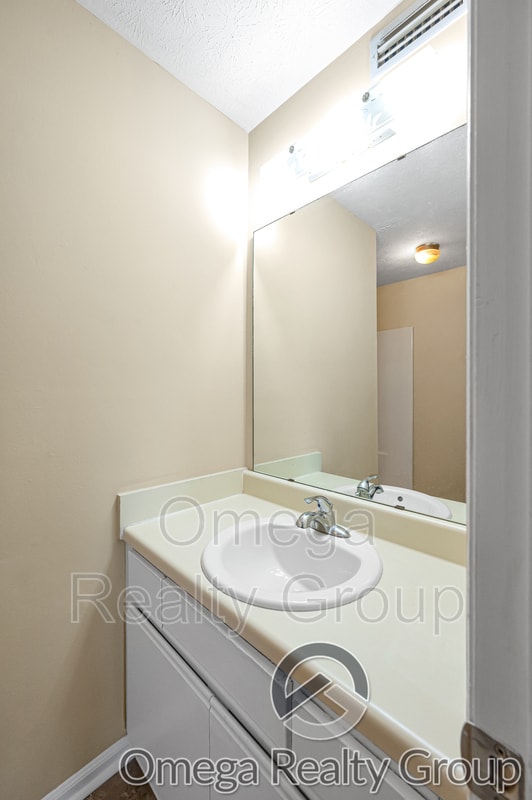 Building Photo - 815 Willow Pointe