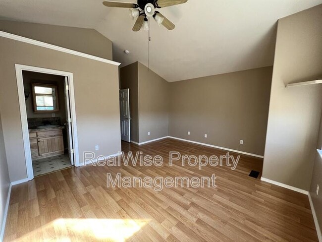 Building Photo - 1312 NE Tucson Way