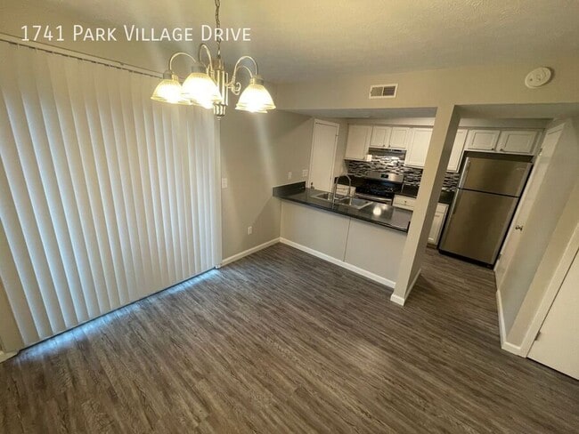 Building Photo - 1741 Park Village Dr