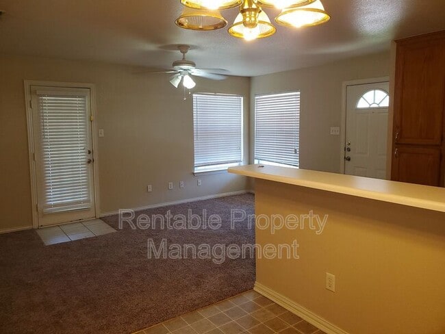 Building Photo - 1104 Turkey Creek Ct