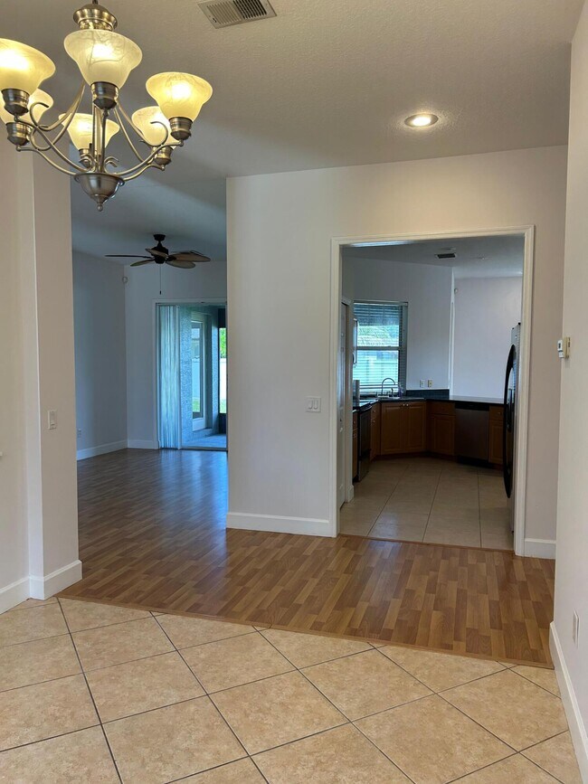 Building Photo - 1573 SW Merchant Ln