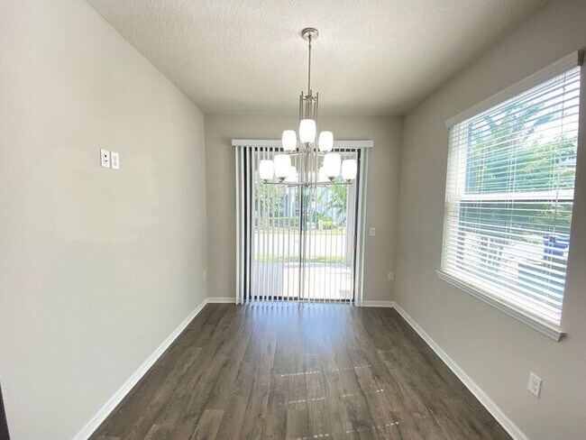 Building Photo - 2609 Amati Dr