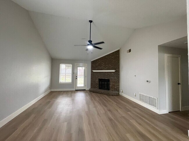 Building Photo - Gorgeous One-Story Home for rent in Euless!