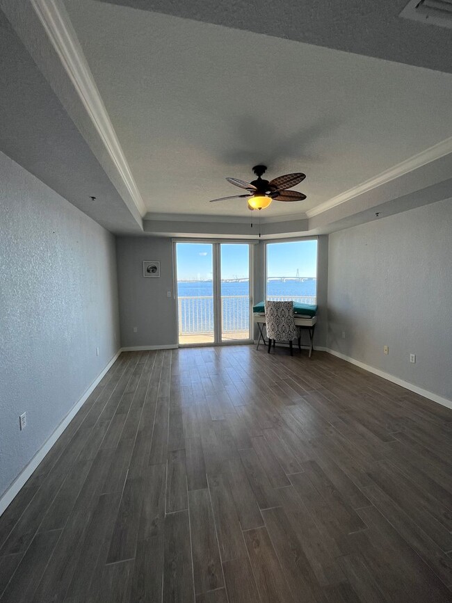 Building Photo - Beautiful waterfront condo in the gated co...