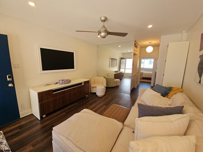 Building Photo - 6100 Boardwalk