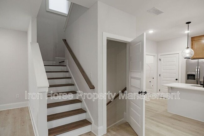 Building Photo - 125 Harper St