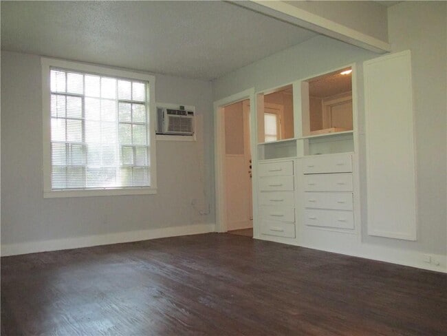 Building Photo - 916 Keith Ln