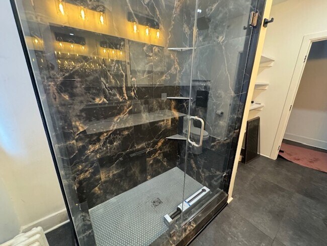 Building Photo - 775 University Ave