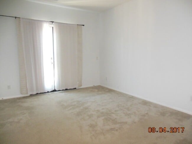 Building Photo - 3BD 2.5BA 2CAR Garage