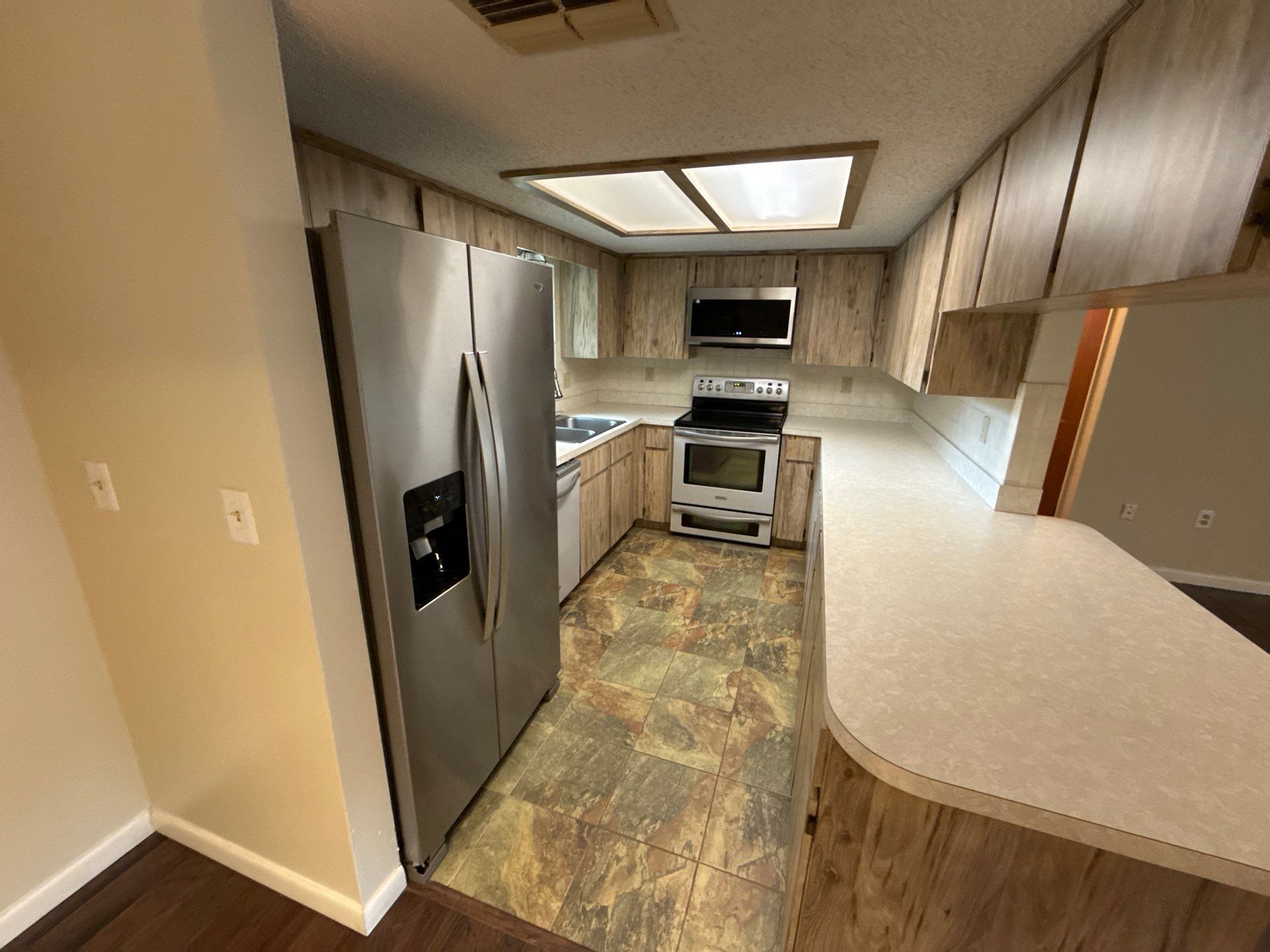 Building Photo - 851 S Oak Crest Path