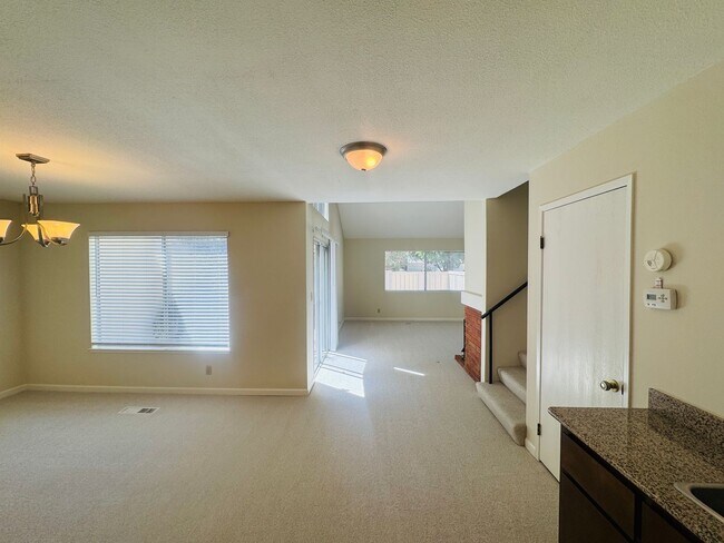 Building Photo - Spacious Townhouse in the Desired Bancroft...