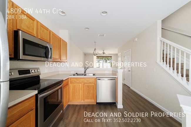 Building Photo - 4809 SW 44th Cir