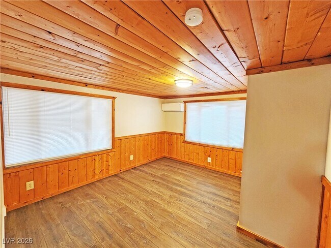 Building Photo - 2220 W Bell Vista Ave