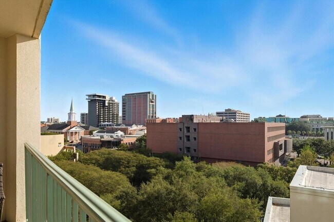 Building Photo - 300 S Duval St