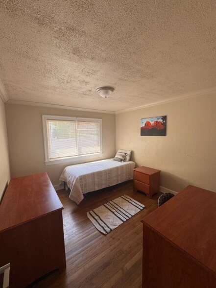 Building Photo - 5215 Huntington Ave