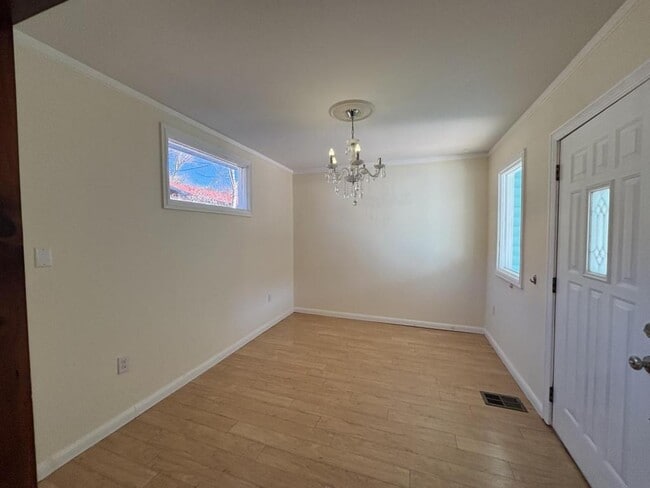 Building Photo - 17 Killian Rd