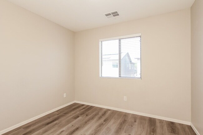 Building Photo - 9316 W Cordes Rd