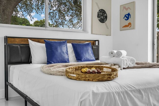 Building Photo - 7061 Coolidge St